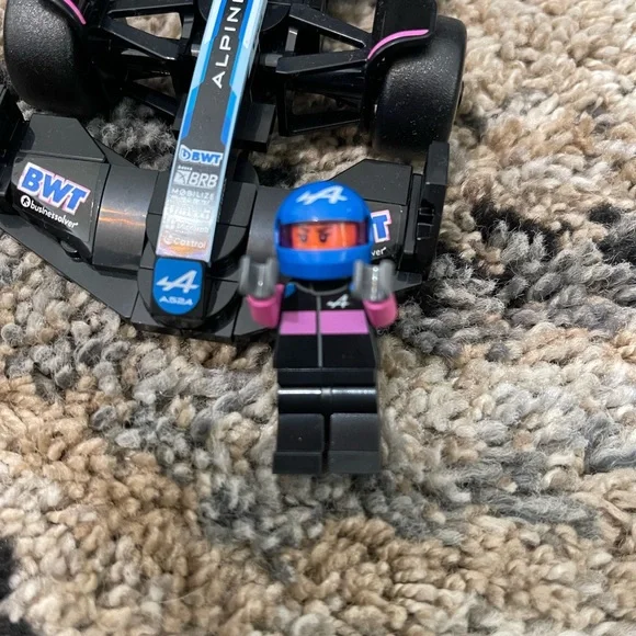 LEGO Speed Champions Alpine F1 Car - Picture 5 of 10